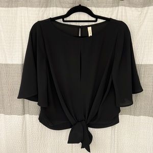 Tyche brand women’s blouse with knotted front. Black color, size M.